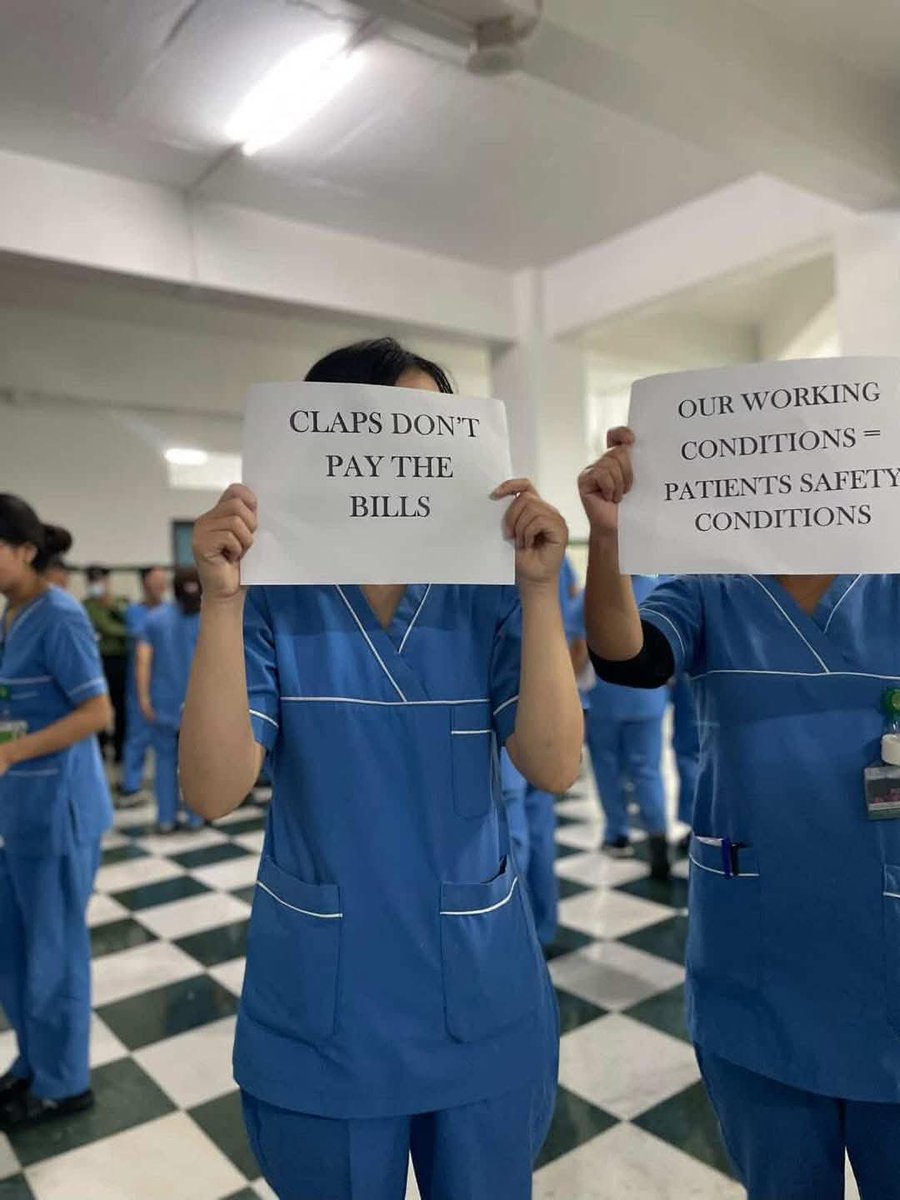 तपाइँलाई था छ -" मनिपाल लगायत नेपालका विभिन्न अस्पतालमा श्रमको मूल्य माग गर्दै नर्सहरु आन्दोलनरत छन्"!
..
हुन त थाहा नै किन पाउन पर्यो ,
"नर्सहरु भनेका भगवानका प्रतिमुर्ति हुन्" भनेर बेलाबेला थपडी बजाए भैगो नि !
😏