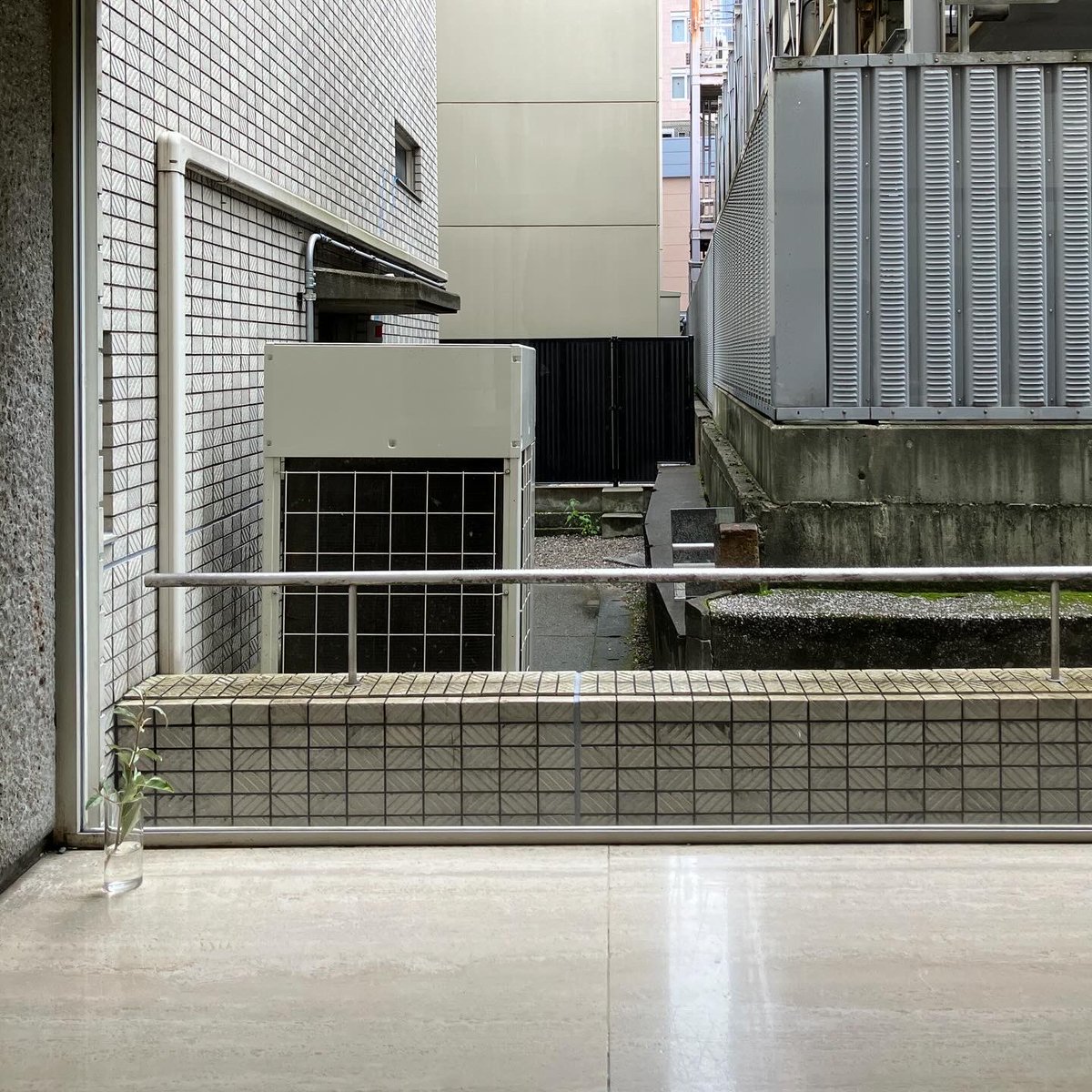 chikupon_art's tweet photo. 建築展覧会2025あとち｜建築博物館ギャラリー内＋中庭

時間や天候が変わるたびに、また訪れてみたくなる場所だと感じました。 https://t.co/UVj7Y54d3N