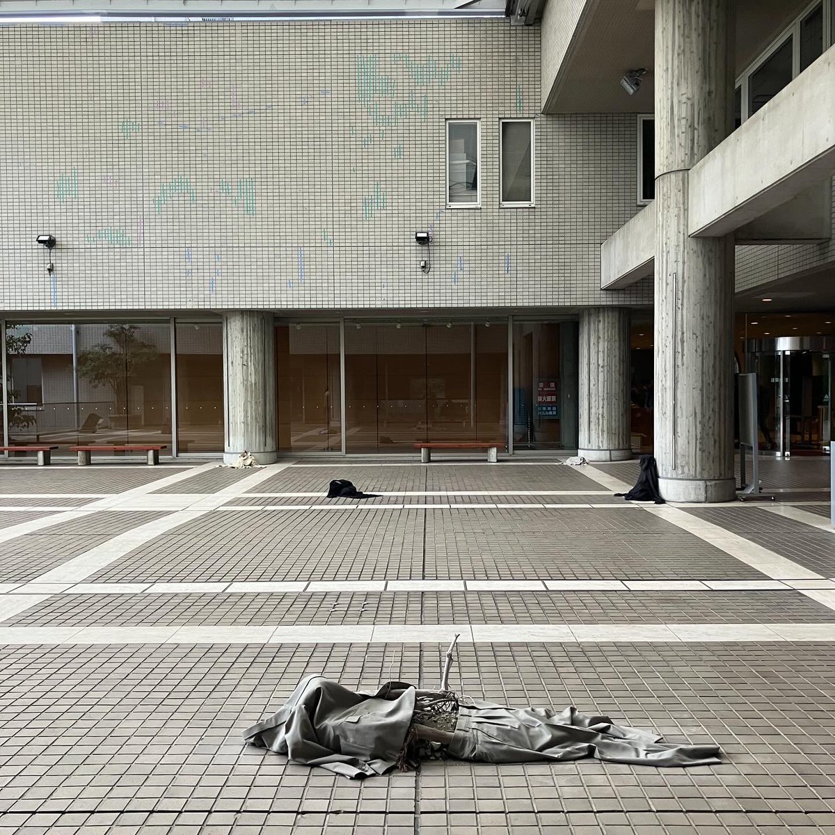 chikupon_art's tweet photo. 建築展覧会2025あとち｜建築博物館ギャラリー内＋中庭

時間や天候が変わるたびに、また訪れてみたくなる場所だと感じました。 https://t.co/UVj7Y54d3N