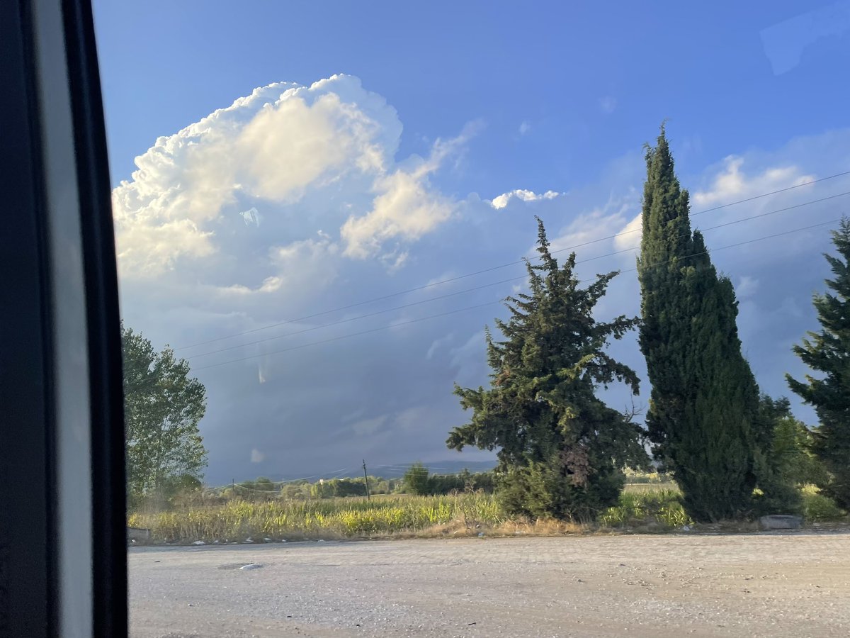 aldonago's tweet photo. #wolkenbilder in der Nähe aus Edremit / Türkei. Kurz darauf regnet es in Strömen. https://t.co/FsdVD1NJOS