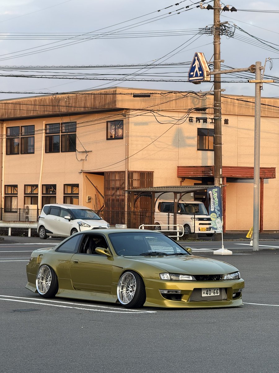 rei861119's tweet image. ヘッドライトもボロボロだし角目もアリな気してきた