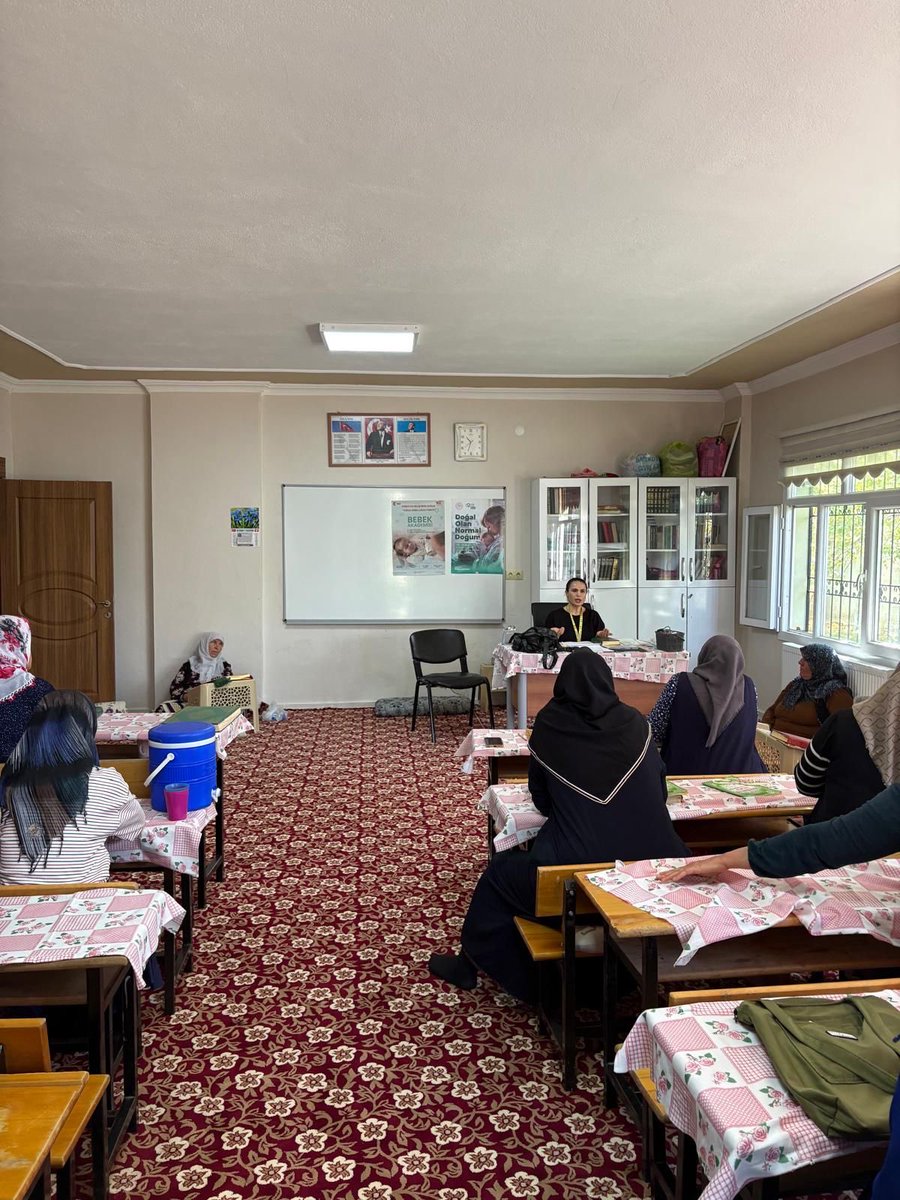 Bozovaism's tweet photo. Bozova İlçe Sağlık Müdürlüğü Çeküs Personeli Hülya Tekin Allahverdi tarafından Sığırcık Mahallesi'nde Kur'an kursunda kursiyerlere Anne Sütü ile  Emzirmenin Önemi ve Aile Planlaması  Hizmetleri hakkında eğitim verilmiştir.
@merva_nimetoglu @ErhanBerkDR @drmemisoglu https://t.co/rWRBtJrojc