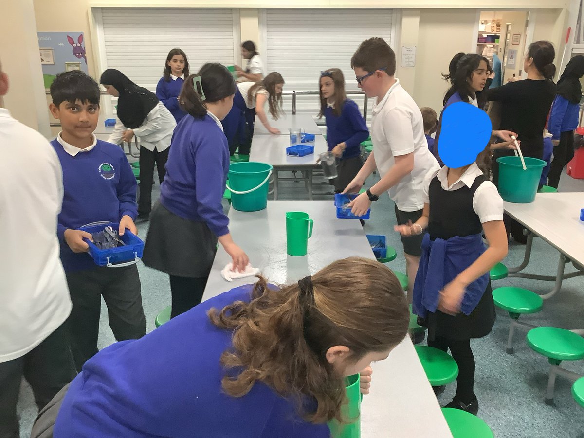 ReinwoodJuniors's tweet photo. In #RJSRE we learnt that Sewa is an important part of life for Sikhs so we helped by cleaning the tables and setting them. #RJS6S enjoyed their act of kindness. Ayana https://t.co/CgyjMDzfoZ