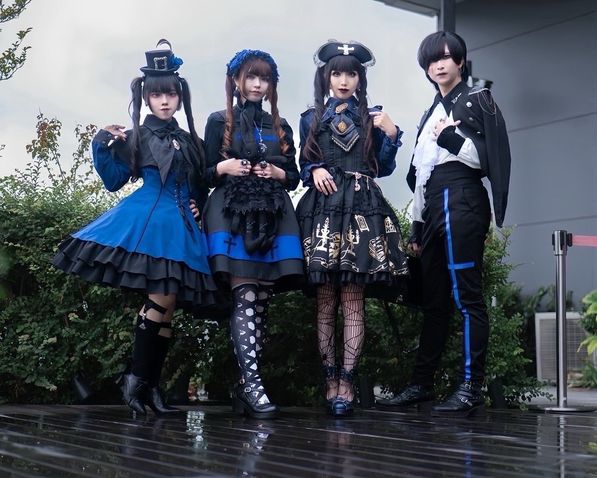 ☂︎*̣̩⋆̩* 雨のオーケストラ ⋆̩☂︎*̣̩ 

麗しき青の皆様に混ぜて頂きました。
 #GLM13  #ゴスロリマーケット