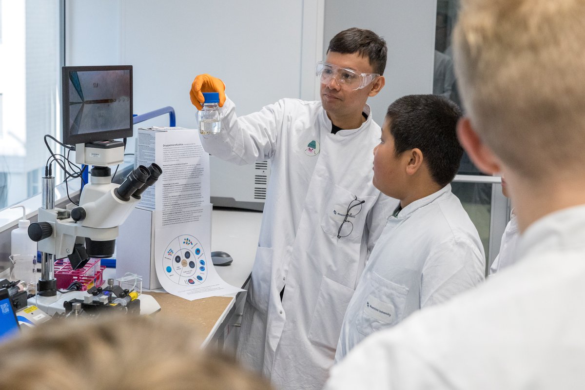 During the #WeekendvandeWetenschap,  <a href="/MERLN_UM/">MERLN</a> opened its lab doors to everyone who curious about science. Visitors could experiment with measuring PH values, 3D printing, and DNA isolation. Many thanks to the team!