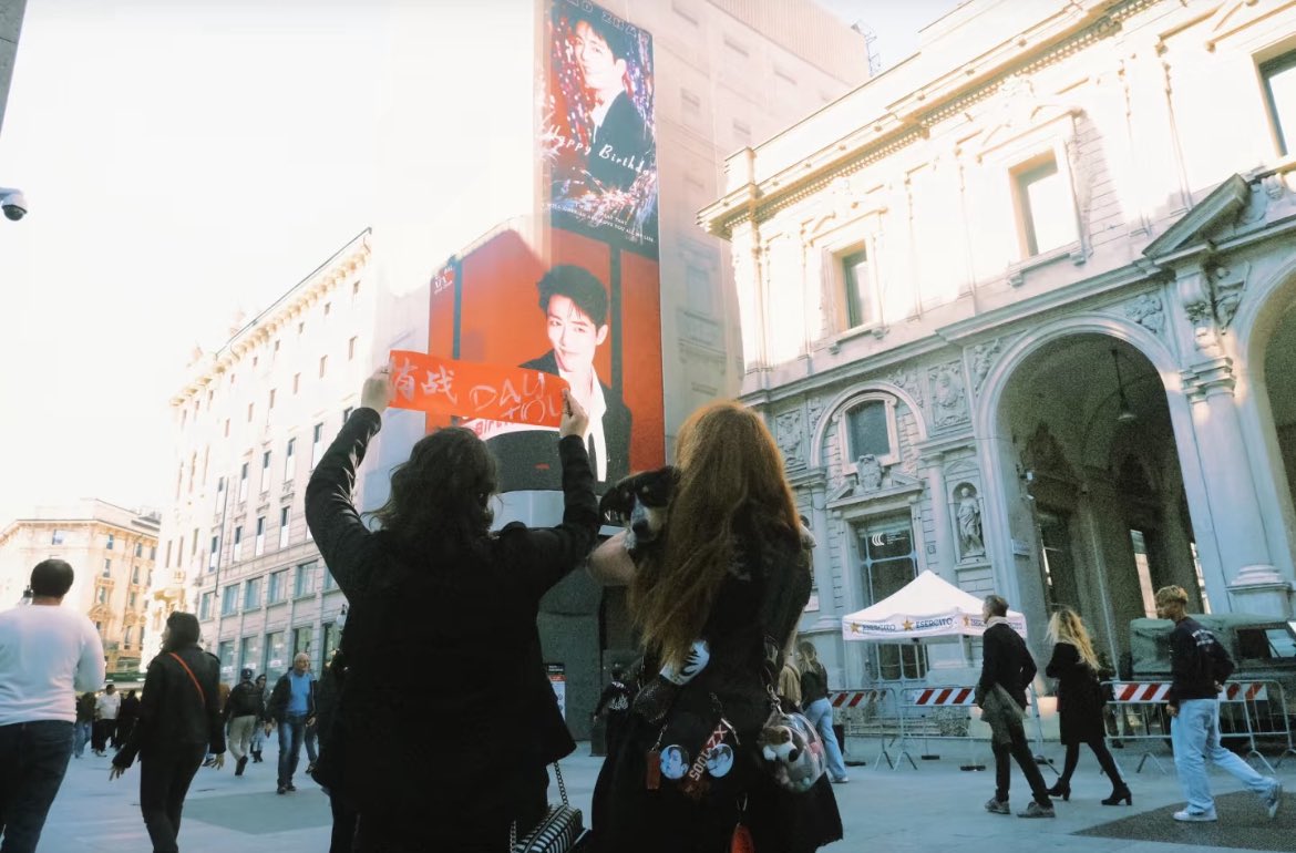 Me, my friend and my little dog Bran celebrating Xiao Zhan’s birthday in Milan last Sunday 🥰

#XiaoZhan
 #For34everWithXiaoZhan #Happy34thBDayXZ