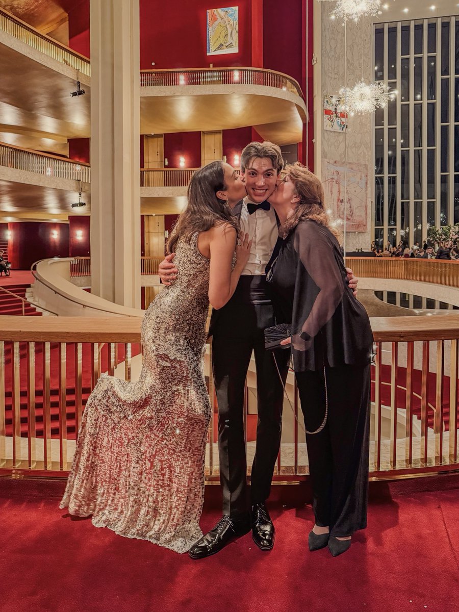 I’m a lucky man. 🥂