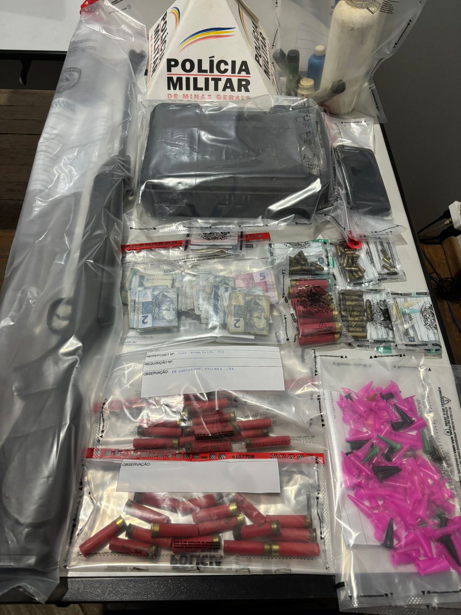 correiodeminas's tweet image. Flagrado com ecstasy e maconha! Jovem é preso após denúncia anônima em bairro de Lafaiete #correiodeminas

#flagrante #drogas #trafico #prsião #pmmg #correiodeminasonline

correiodeminas.com.br/2025/10/07/fla…