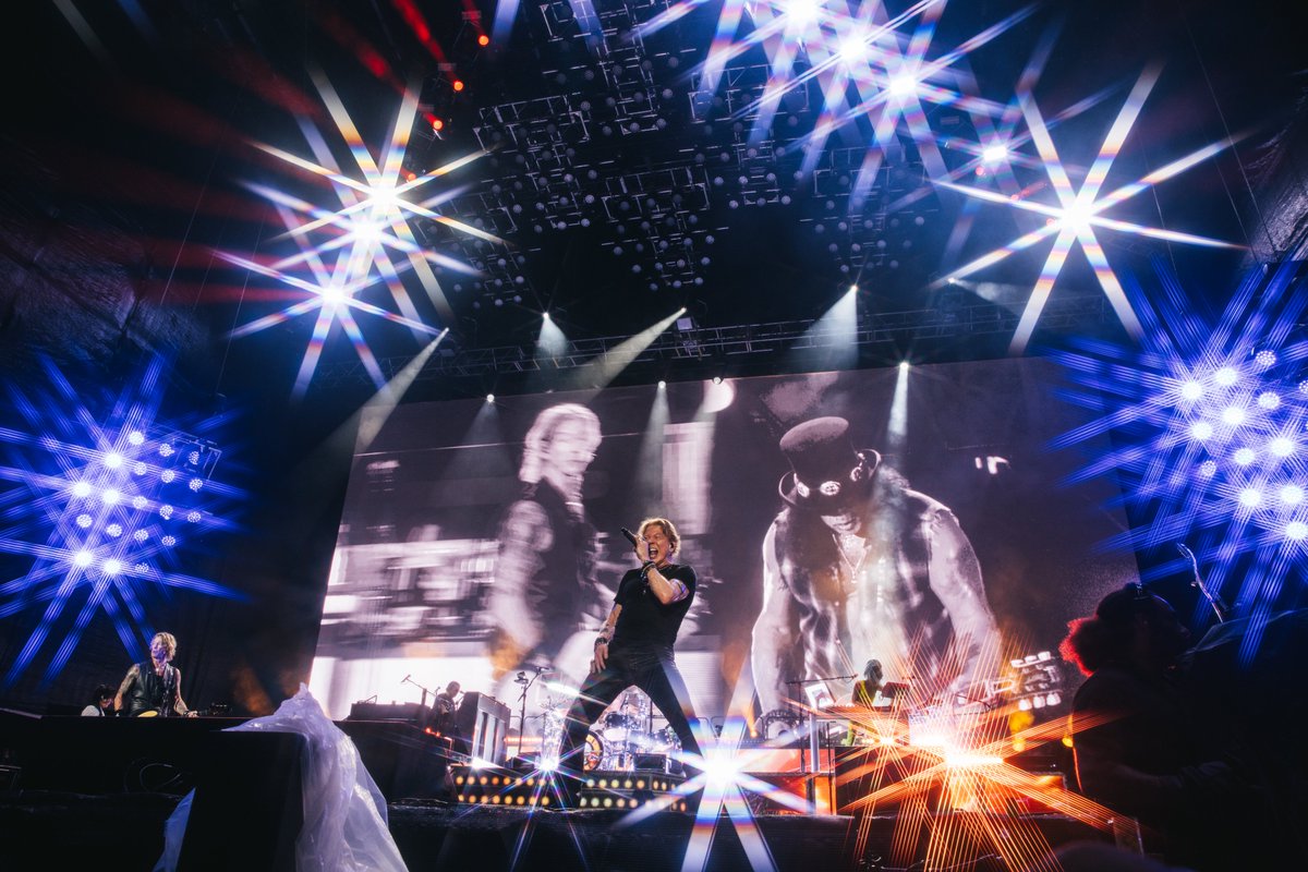 ¡HOY! Escribimos un capítulo más en la historia de los <a href="/gunsnroses/">Guns N' Roses</a> en Bogotá. Aquí repasamos lo que han sido estos encuentros a lo largo de la historia. 

Abrimos hilo. 🧵🧵