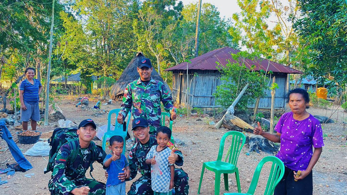 Cakra_Kostrad's tweet photo. Peduli Kesehatan, Satgas Pamtas RI-RDTL Pos Nino Adakan Pengobatan Gratis di Desa Nino
@Puspen_TNI @tni_ad @divif_1_kostrad @divif2kostrad @divif3kostrad #tni #tniad #Kostrad #Cakra #kostradpeduli #kostradberbagi #TNIADMengabdiDanMembangunBersamaRakyat #penkostrad https://t.co/ydpJgUNy0D