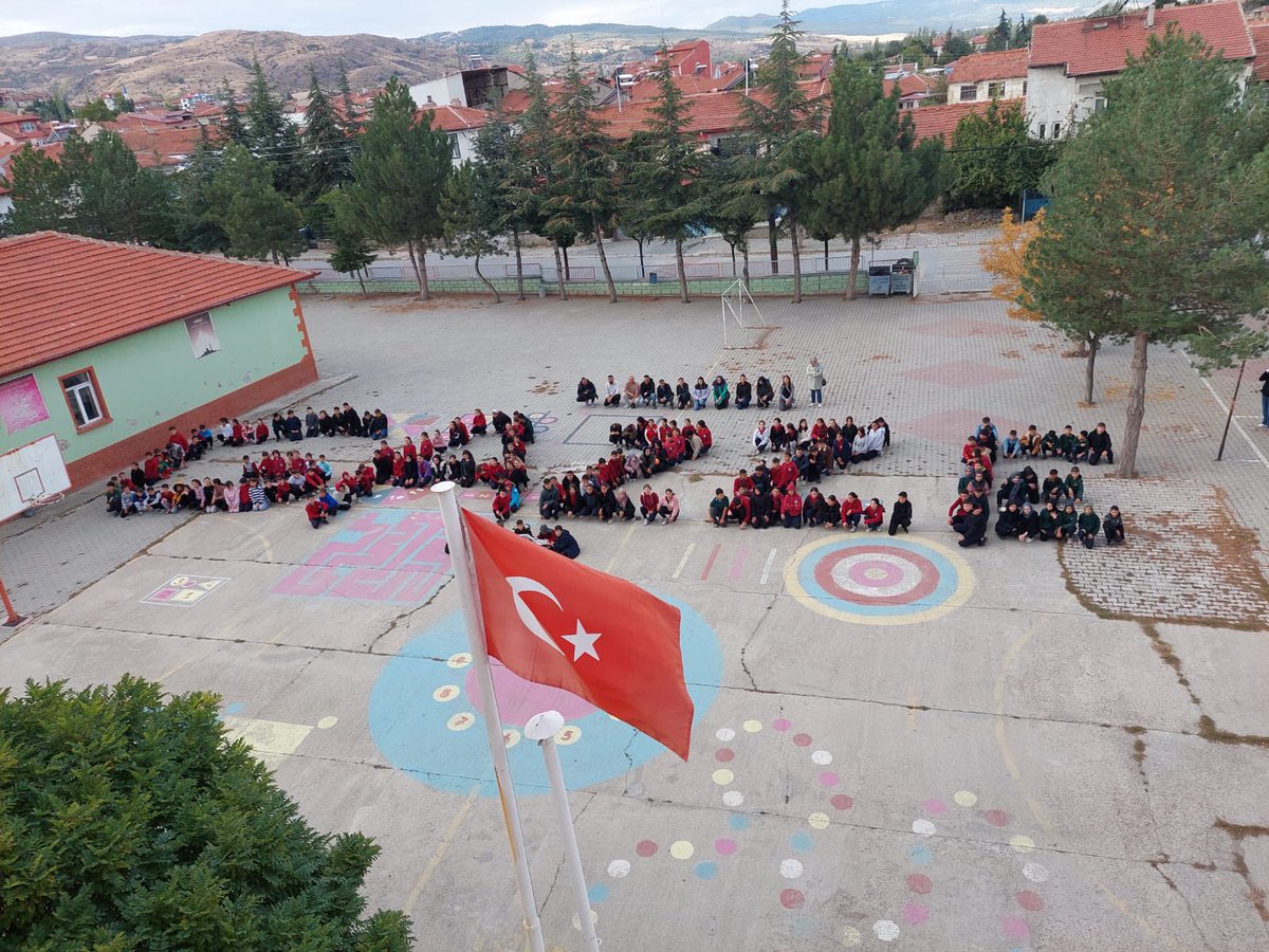 FirinHilmi's tweet photo. Bugün Tınaztepe İmam Hatip Ortaokulu ve Ahmet Mesut Yılmaz Ortaokulu öğretmen ve öğrencileri ile, MEB’in eş zamanlı yürüttüğü #FilistinFarkındalıkEtkinlikleri kapsamında öğrencilerimizle barış, empati ve insanlık değerleri üzerine anlamlı bir şekilde yaşamı etkinlikleri yaptık. https://t.co/AmTPphekJq