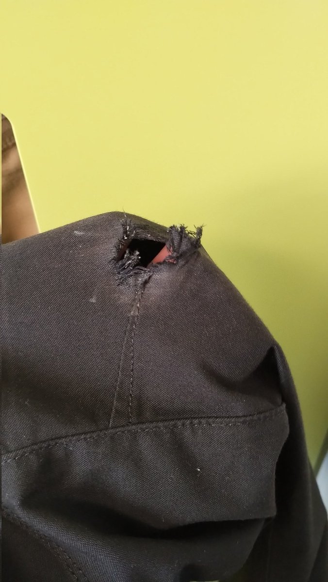 RunoTheBat's tweet image. Today I was testing faster ways to travel from station. Picked small skateboard for the first time, on the way back small rock stopped the wheel and yeah.. Gotta practice my old sewing skills again...