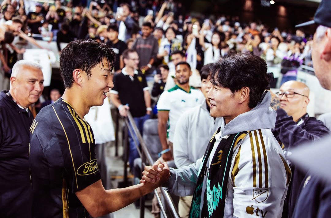 Kim Jong Kook with Son Heungmin at BMO Stadium during LAFC football match in LA

#kimjongkook #김종국 (cr privatefoto)