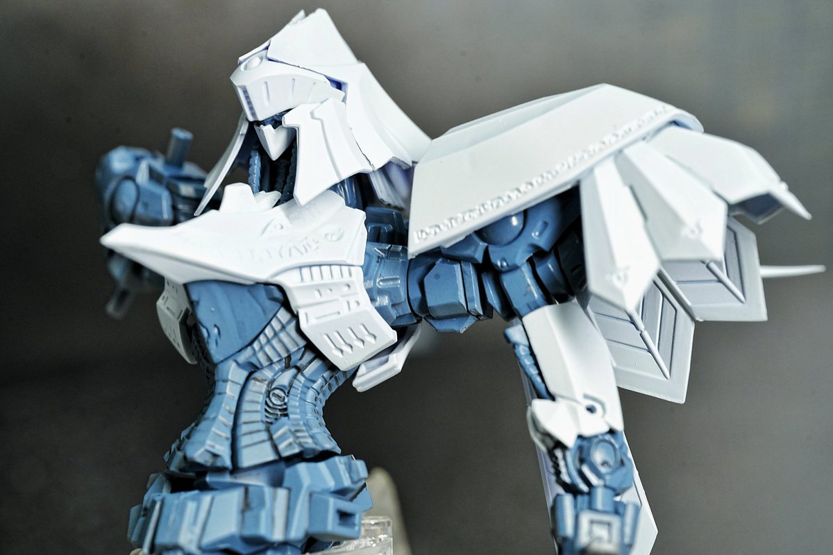 月並みですが、白BANGを手に入れようと思ってガンダムホワイト乗せたらキマりすぎてておしっこ漏れた