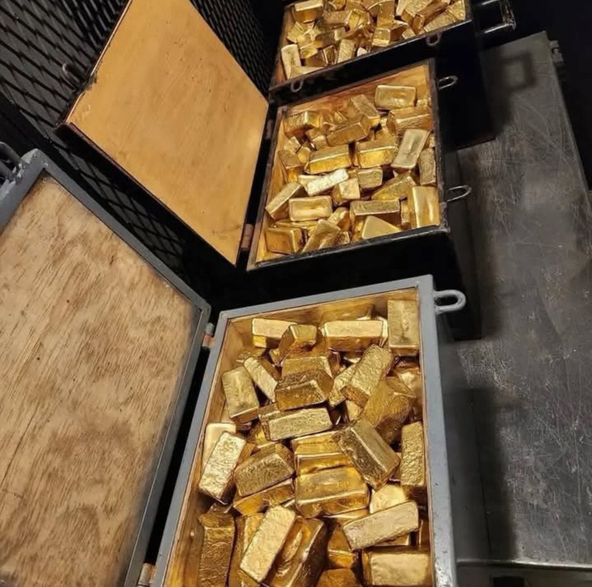 TrustedGoldCo's tweet image. Our certified gold bars  offer unmatched purity and long-term value.
🔒 Secure. ✅ Verified. 💎 Trusted.
DM us today to start your gold investment journey.
#GoldInvestment #puregold #WealthSecurity
#goldforsale
#GoldTrading 
#gold 
#buygold