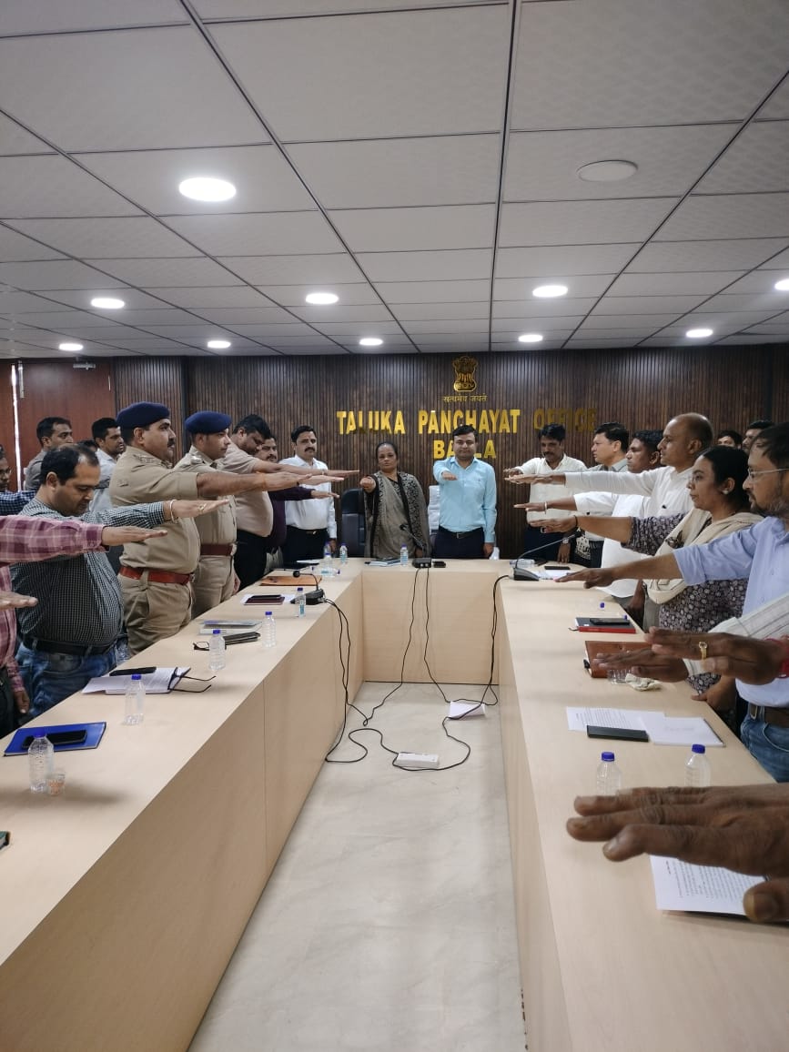 # vikas saptah #  ની ઉજવણીના ભાગરૂપે આજ રોજ બાવળા તાલુકા વહીવટી તંત્ર દ્વારા શપથ લેવામા આવ્યા.<a href="/SDMDholka/">Prant Officer & SDM Dholka (A’vad)</a> <a href="/CollectorAhd/">Ahmedabad Collector</a>