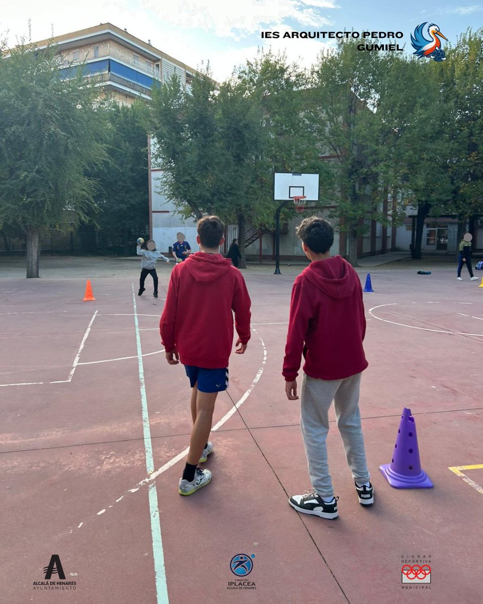 🔶ESCUELAS IPLACEA🔶

➡El club sigue promoviendo el balonmano en los colegios, esta vez en el IES Arquitecto Pedro Gumiel. Los alumnos disfrutaron de una mañana de juegos y actividad física, fomentando el deporte entre los jóvenes alcalaínos.

#balonmano #vamosipla #escuelasipla