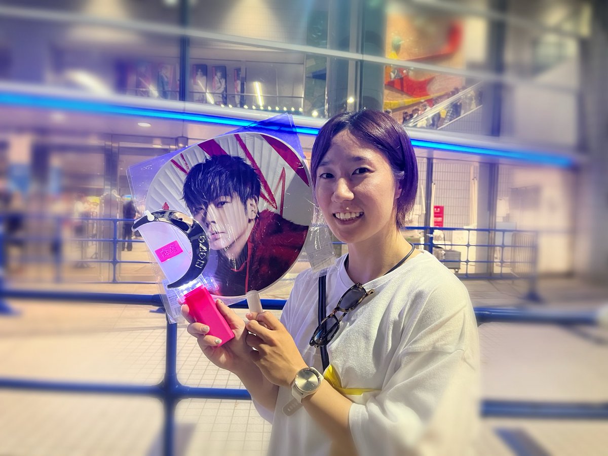 Minamiitahashi's tweet photo. 初横浜アリーナ💛

センターステージから4列目!!!
トロッコも間近で見れて肉眼でメンバーが見えるなんて本当に神席でした😭✨

どんなコンサートになるのか全く予想ができませんでしたが、
最高に楽しくて幸せな時間になりました🍀

次会えるまで頑張るぞ！

#NEWS #NEWS_変身 #NEWSLIVETOUR2025変身 https://t.co/zGnoXPvcI4