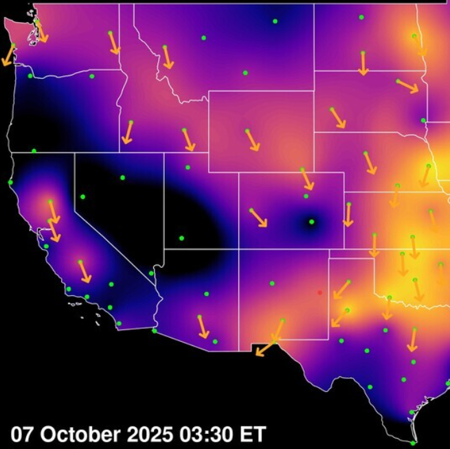 CountyAgAgent's tweet image. Check out the time stamp. Look at the difference 24 hours can make. Just another reminder not to let your guard down. Within a few hours the bird traffic over ND changes drastically. Protect your flocks.