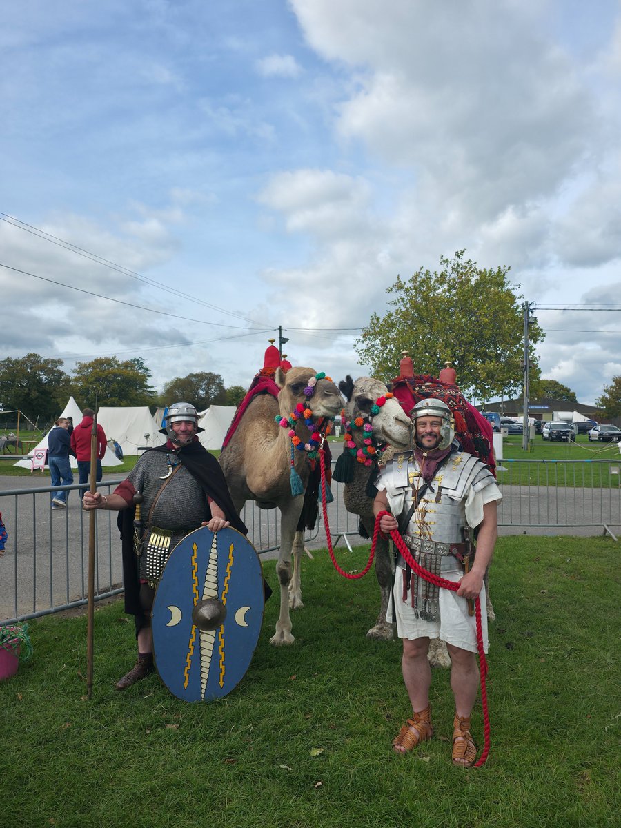 ancientblogger's tweet image. Had an amazing time with Legio II Augusta at &apos;Battles Through History&apos;. Got to hold our Eagle next to the real thing, drill and get nibbled by dromedaries! #ancientrome #ancienthistory #legion #dromedary #eagle #RomanEmpire