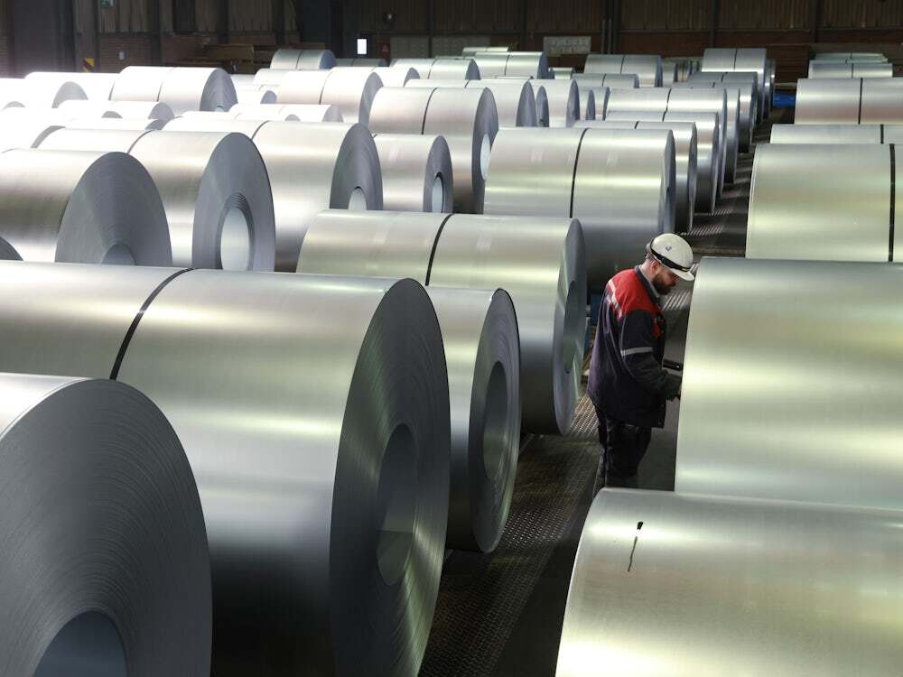 Handelskrieg: EU will Stahlindustrie mit höheren Zöllen schützen
ift.tt/yTOPgXu
#SZ #Politik #GRBsB #EU

Die EU-Kommission will Stahlimporte deutlich verteuern. Die Branche soll nicht länger unter US-Zöllen und chinesischen Subventionen leiden. Doch die Behörde trifft …