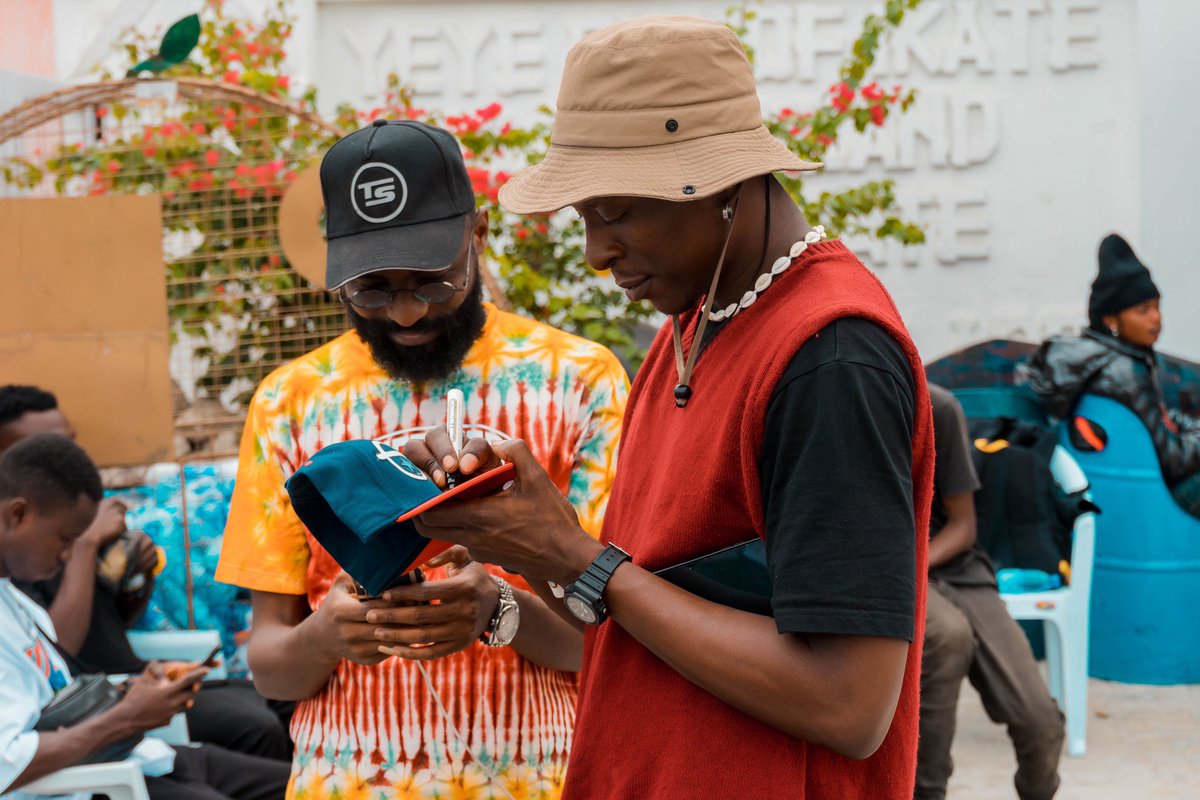 MckayOdim's tweet photo. TUFFSEED is more than a brand.. We are a movement!!! Spot our nice designs ?? 😍🧡

#Tuffseed
#Nikeartgallery
#Afrohouse https://t.co/uwN80VsURs
