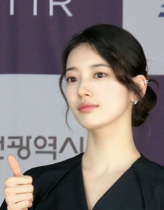 seori_ri_ri's tweet photo. 수지님 분위기..🪽 https://t.co/MthAfirxbA
