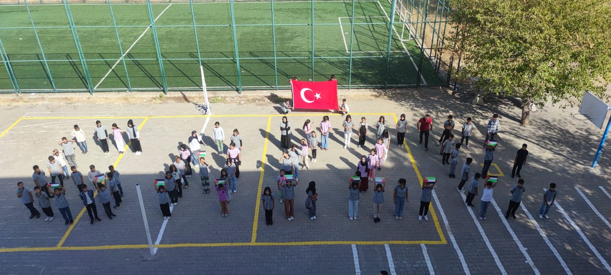 Gazzeli kardeşlerimizin her daim yanında olacağız