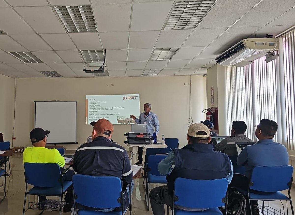 EcTranselectric's tweet photo. 👷‍♂️ 48 técnicos de CELEC EP Transelectric se capacitan en el manejo de vehículos canasta de última generación que se usarán para optimizar los mantenimientos del Sistema Nacional de Transmisión ⚡️. 

#ElNuevoEcuador https://t.co/U4mpDQDSFv