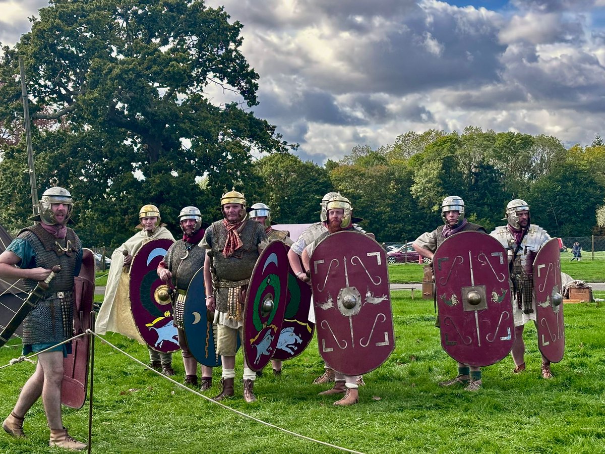 ancientblogger's tweet image. Had an amazing time with Legio II Augusta at &apos;Battles Through History&apos;. Got to hold our Eagle next to the real thing, drill and get nibbled by dromedaries! #ancientrome #ancienthistory #legion #dromedary #eagle #RomanEmpire
