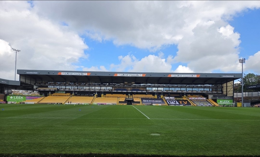 Coach_Dan89's tweet photo. The last couple of weeks haven't been to bad at all, Starting with a Home stadium game &amp; the family in attendance, followed by away day at Vale Park &amp; finished off with a CPD event watching a game in the PL International Cup ⚽️ https://t.co/tn0DxDDEiQ