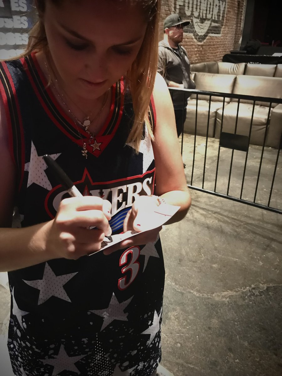 DarcyHartwig's tweet photo. 7 years ago today i saw @chelseacutler live and became the biggest fan. love you long time chels and i cannot wait for the next tour. https://t.co/DsBXa29eIA