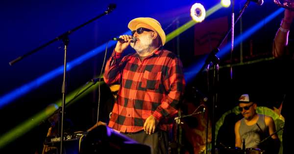 Review | "Aniversaurio" de Chico Trujillo: 25 años de cumbia y hackeando la Matrix dlvr.it/TNX986