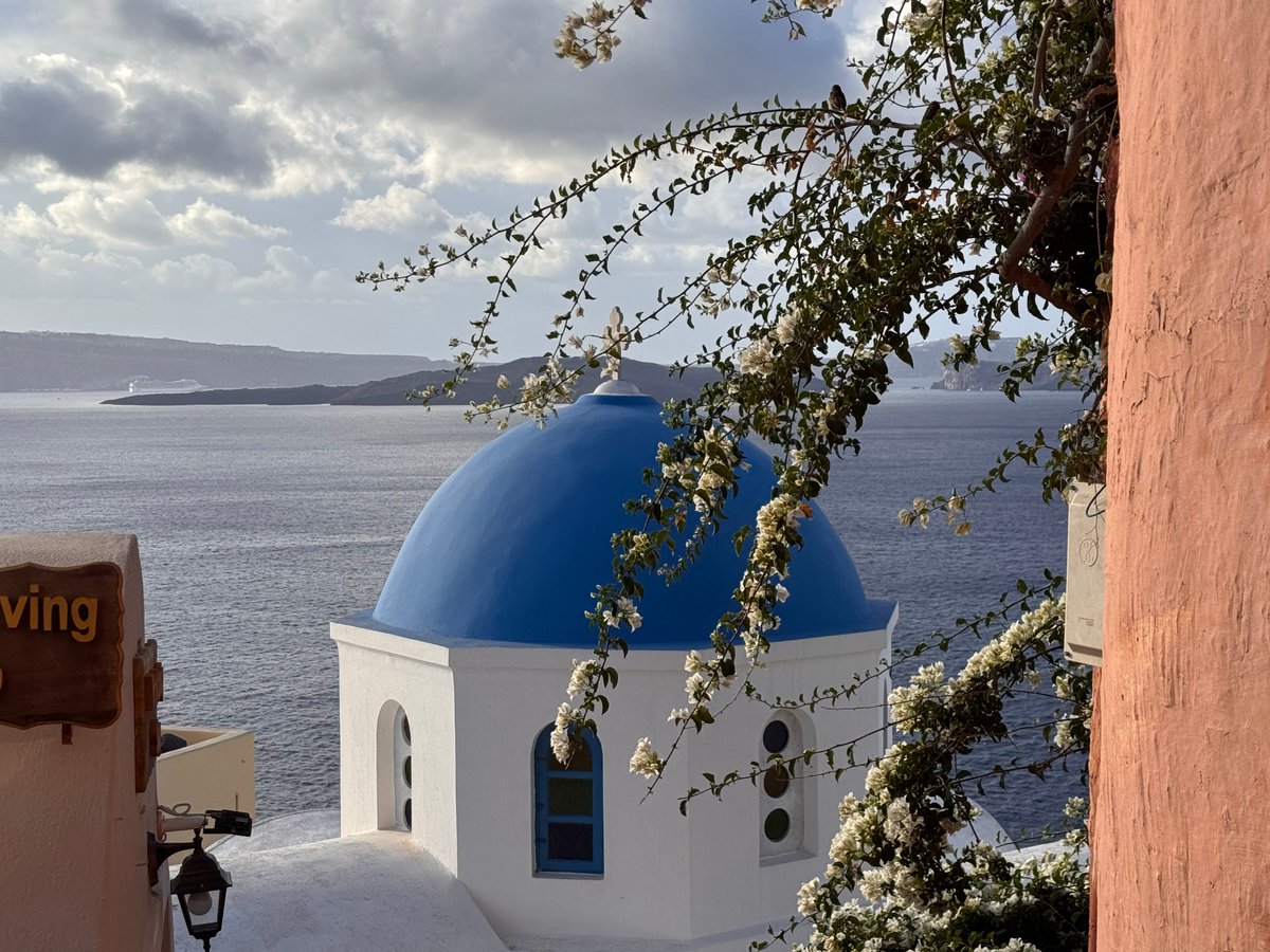 Kretanieuws's tweet image. Santorini vakantie: De Magie van Santorini: Een Intens Avontuur van 4 Dagen. #santorini #santoriniisland #santorinigreece
zorbas.nl/santorini-vaka…