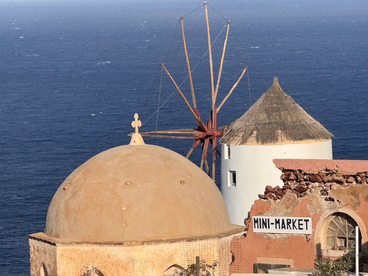 Kretanieuws's tweet image. Santorini vakantie: De Magie van Santorini: Een Intens Avontuur van 4 Dagen. #santorini #santoriniisland #santorinigreece
zorbas.nl/santorini-vaka…