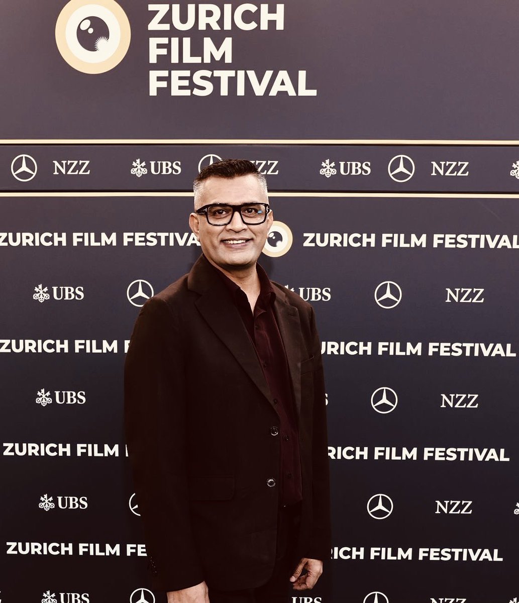 Rcoolmovies's tweet image. A year down the line, the results aren’t out yet, the anxiety is frustrating if not wrecking their confidence. The development is bound with setbacks, fears and social insinuations. 

#Homebound by #NeerajGhaywan

@Festival_Cannes  @TIFF_NET  @zurichfilmfest 

#IndianFilm #India