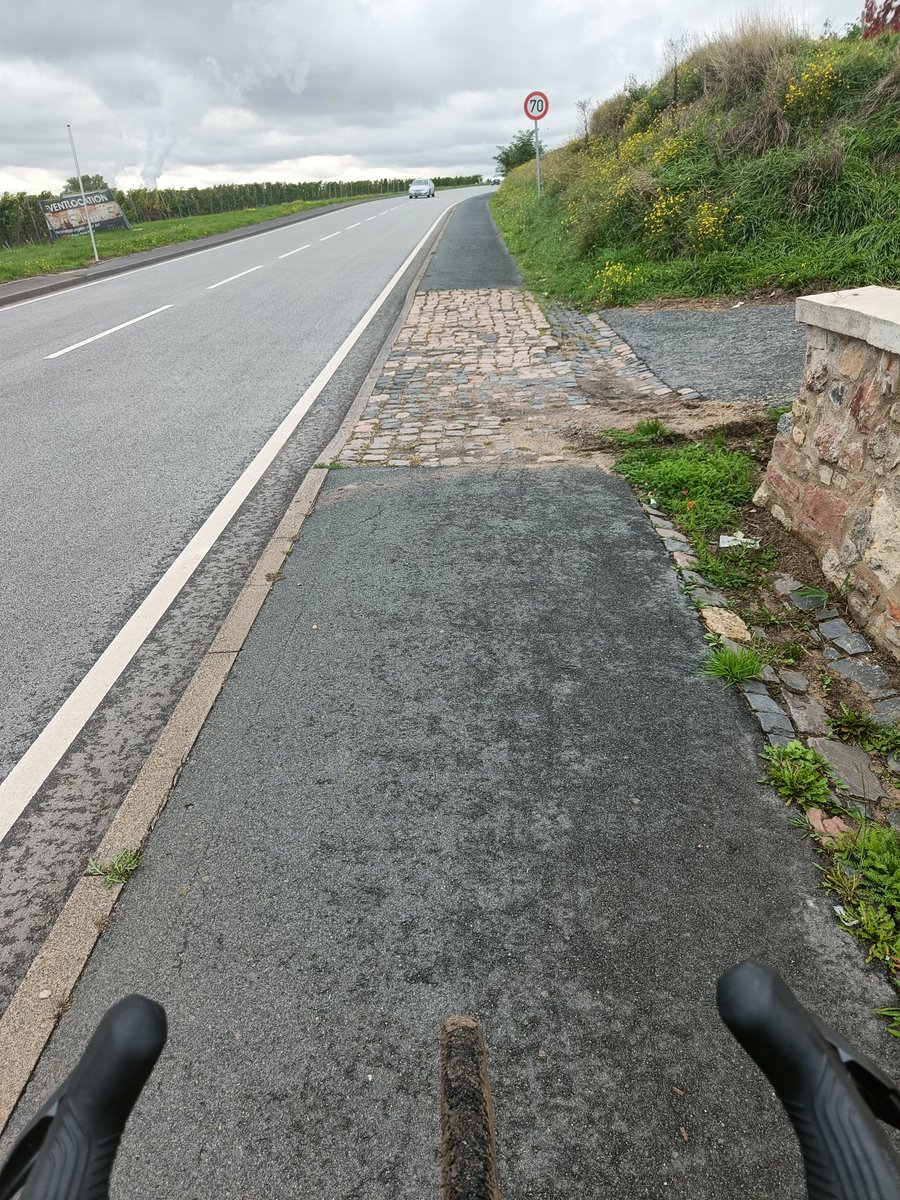 Ich frag mich ja schon manchmal, warum man Radwege schlechter baut als notwendig.
#fahrradalltag