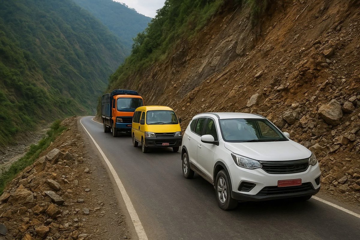 RONBupdates's tweet image. Request to all respected drivers: As some sections of the Kathmandu–Mugling–Narayanghat and Pokhara roads are open for one-way traffic only, we sincerely request everyone to stay in line and follow traffic rules without overtaking or crossing lanes. Everyone needs to reach their…