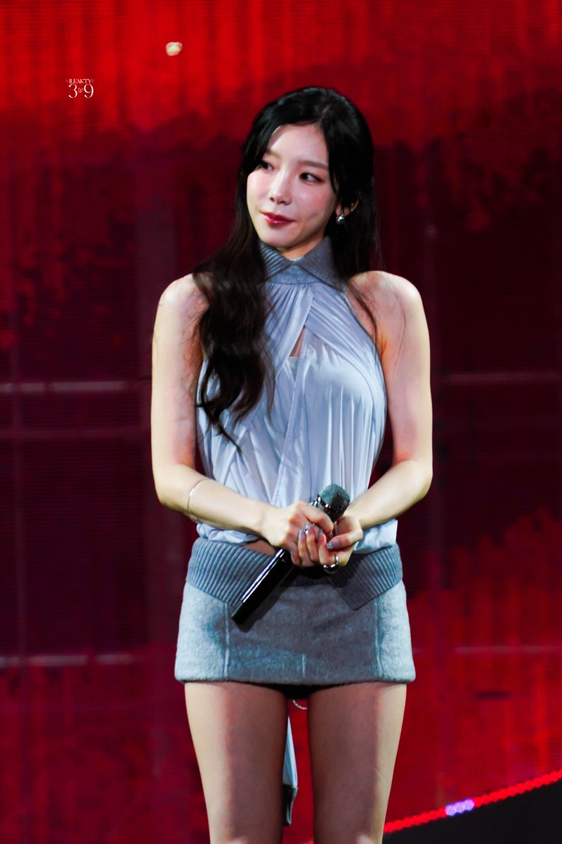 ileakty39's tweet photo. The day may be ending, but Taeyeon's light keeps shining

#Perfect10seWithTaeyeon
HAPPY TAENGTH
#태연아_우리의_10년은_너였어 https://t.co/7klekEYw4q