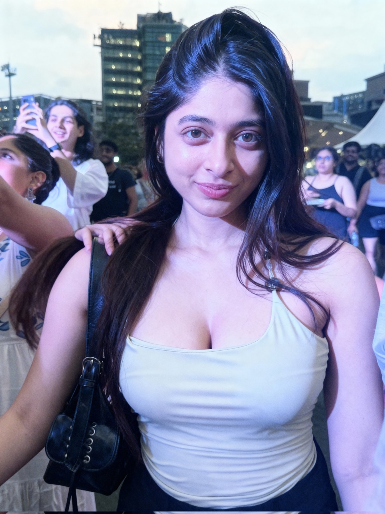 G2qnjJZaQAAWkcp?format=jpg&name=large