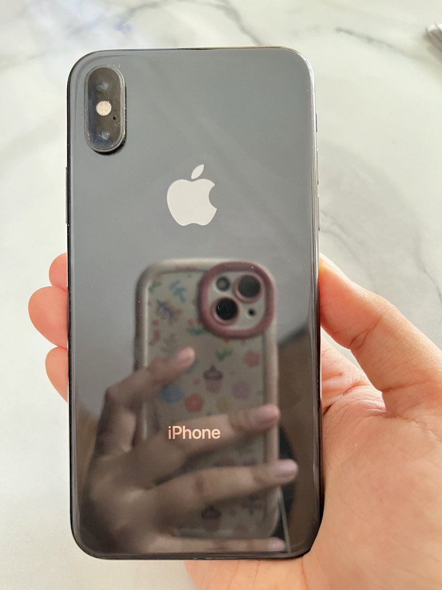 syfdibaa's tweet photo. WTS IPHONE XS 256gb Exinter harga Rp. 2.000.000  pemakaian pribadi , BH 67% sim card aman all operator face id nya true tone aman, kalo minat bisa Dm atau ke wa 085720721889, Bisa via oren 
#zonauang #wts #iphonexs https://t.co/vuPSNMZZT7