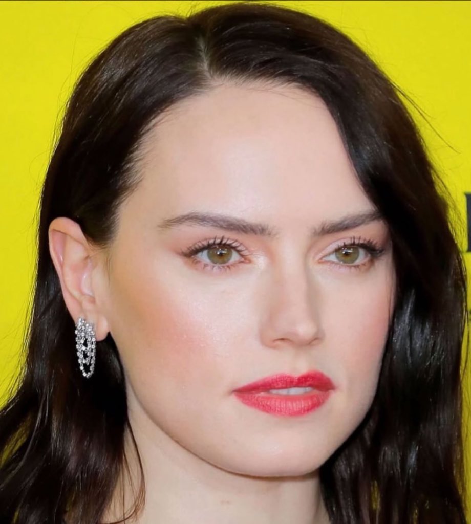 callamdenot's tweet image. The ethereally beautiful Daisy Ridley…