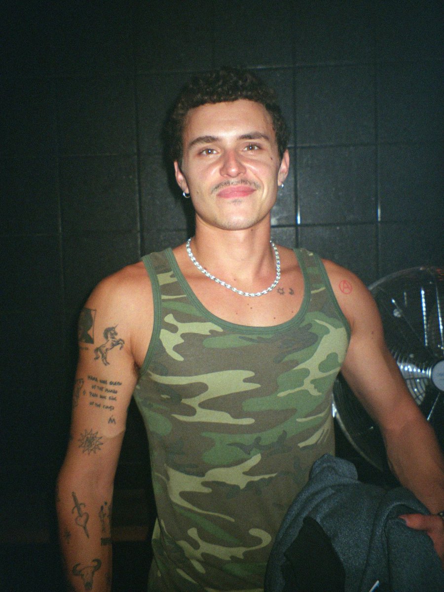 aronpiperbrasil's tweet image. Arón Piper esses dias em Paris, França.