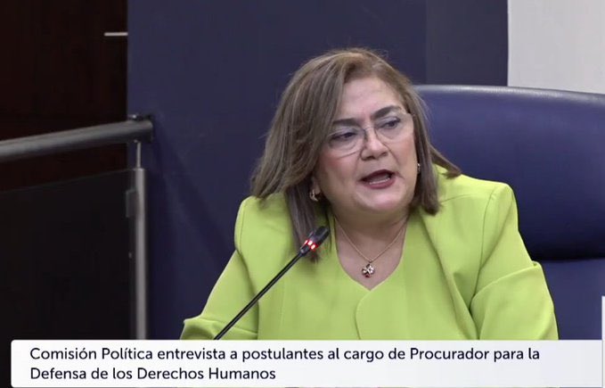 Si en el futuro llegáramos a tener procesos judiciales donde juzgáramos a los delincuentes institucionalizados, esta señora sería la imputada “alias la Tapadera”. La que tiene como función tapar las torturas y crímenes de lesa humanidad. Vergüenza.