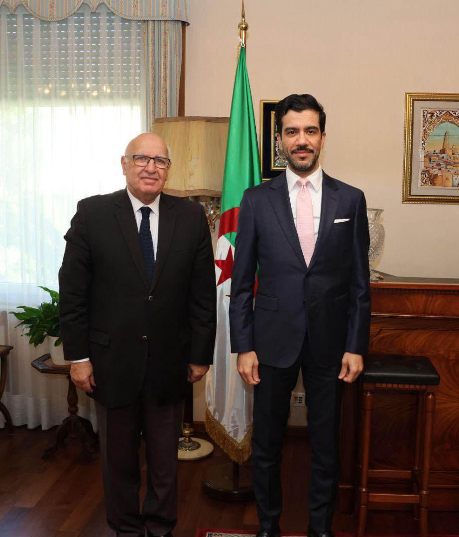 قام سعادة #السفير_عبدالرحمن_الداود، بزيارة مجاملة إلى سعادة السفير/ محمد الأمين العباس سفير الجمهورية الجزائرية الديموقراطية الشعبية لدى الاتحاد السويسري.