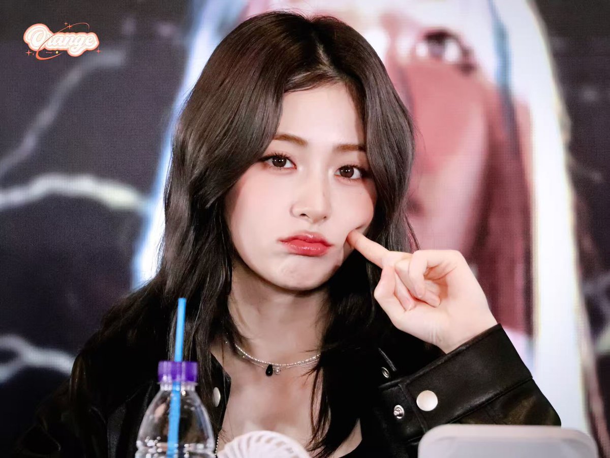 Orangee0v0's tweet photo. ⁺ ⊹˖ɷ HAPPY YUNJIN DAY ɷ˖⊹⁺
LOVE YOU SO MUCH 
241026
#24WavesOfYunjin
#스물네살_윤진이의_사랑의기록
 #HUHYUNJIN #허윤진 #ユンジン #LE_SSERAFIM #르세라핌 https://t.co/IdSWWUhQXR