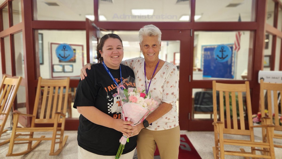 TallwoodElem's tweet image. We are so proud to announce Mrs. Wilson is our Teacher of the Year!  Congratulations Mrs. Wilson! @ppalsuter #wearevbschools