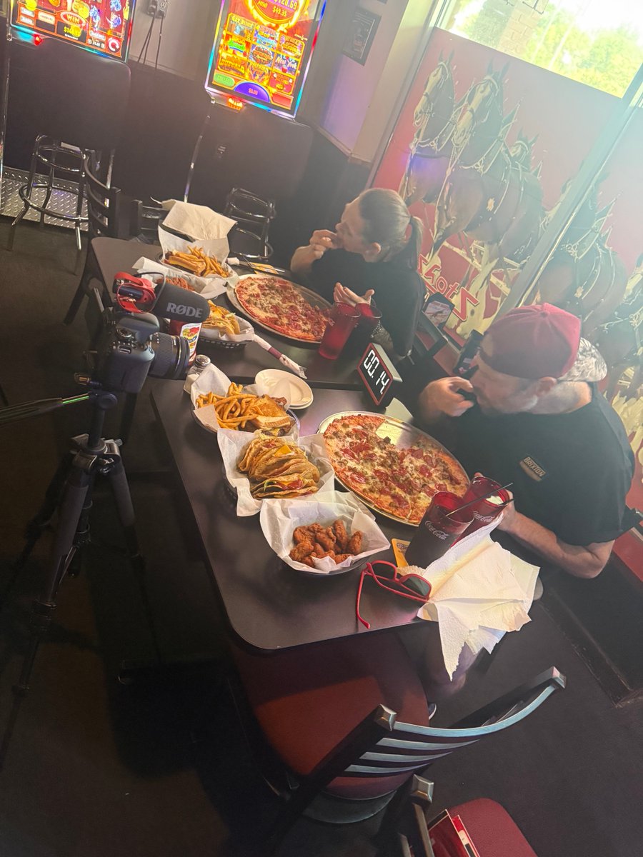 Hotshots_Bar's tweet photo. ๐จ GRAND SLAM CHALLENGE WINNERS! ๐จ @mollyschuyler & @dankennedyeats just CRUSHED the Hotshots Grand Slam Food Challenge in under 10 minutes. ๐ฑ๐๐ญ๐ Think you can do better? Step up:
๐ https://t.co/k0N6BhVmBs
#FoodChallenge #HotshotsGrandSlam #CleanPlateClub https://t.co/zqZuZhHxRt