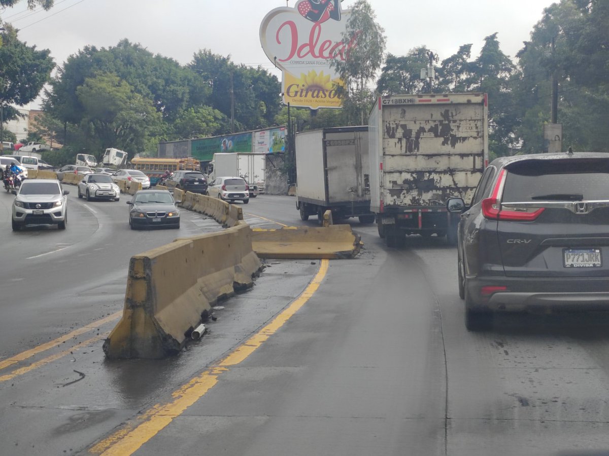 Precaución.
Separadores viales bloquean una parte en la Cuesta de Villalobos en Villa Nueva
<a href="/PMT_VILLANUEVA/">TRANSITO VILLA NUEVA</a>