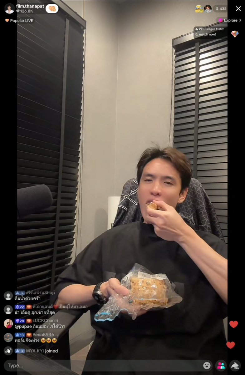 aung_pwint22330's tweet image. When he is hungry 😋

 #FilmThanapat
#Livestream